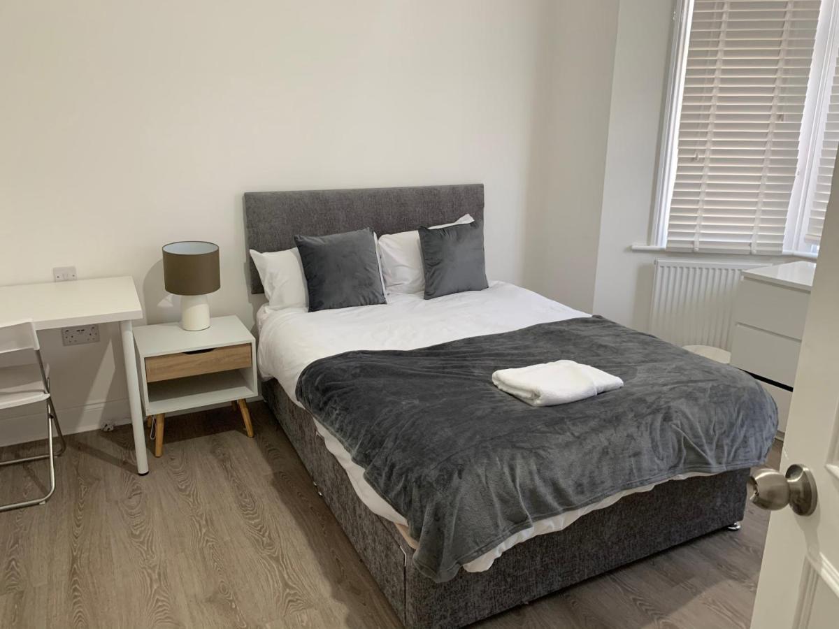 Serene Suites: Family-Friendly Retreat with Free Parking and Wi-Fi Ilford Exterior photo